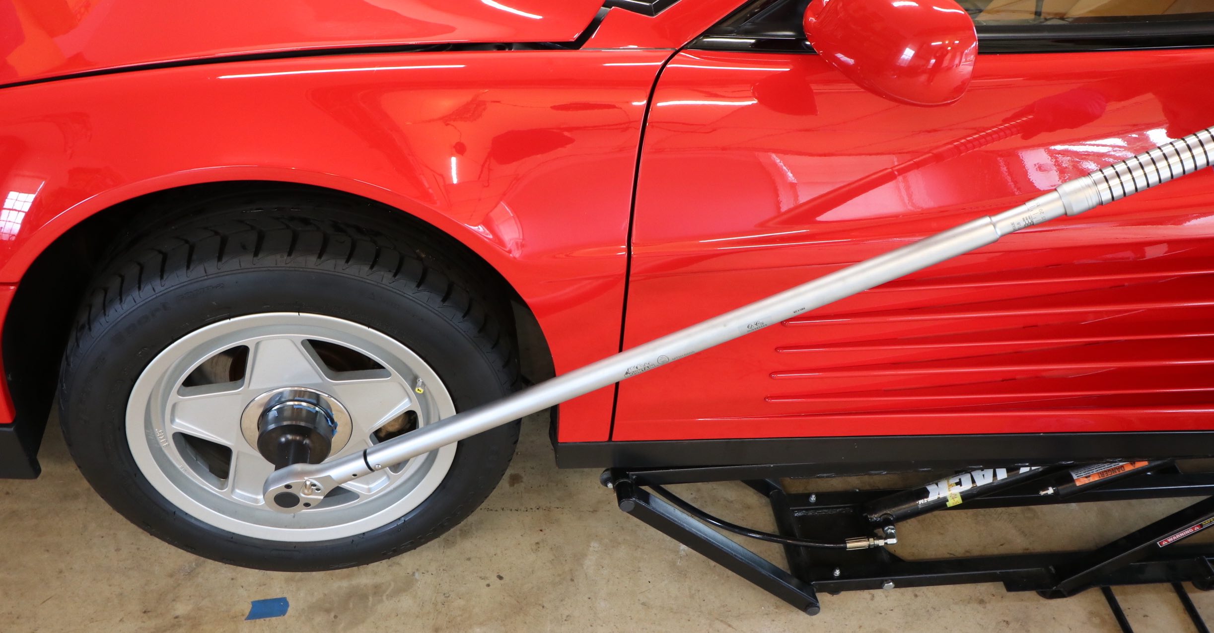 Ferrari Testarossa wheel removal